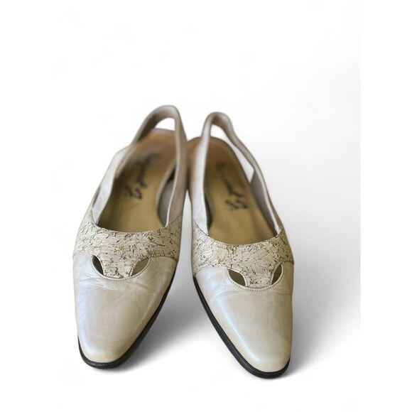 VTG Margaret J.Slingback Vintage 80's/90's Low Heels Gold Flair Slip On Size 7.5 - Picture 3 of 9